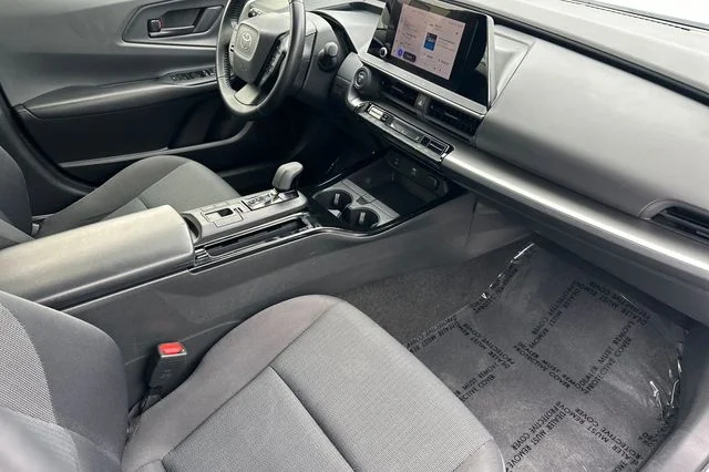 Used 2023  Toyota LE image 18