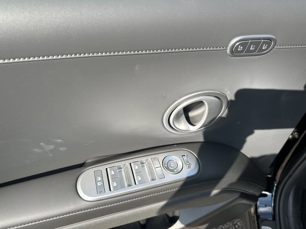 New 2026 Abyss Black Pearl Hyundai Calligraphy image 24