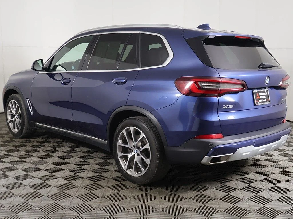 Used 2022 Blue BMW xDrive40i image 11