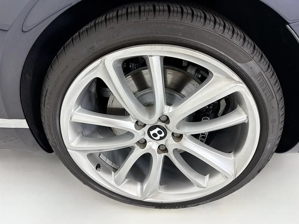 Used 2021  Bentley V8 image 35