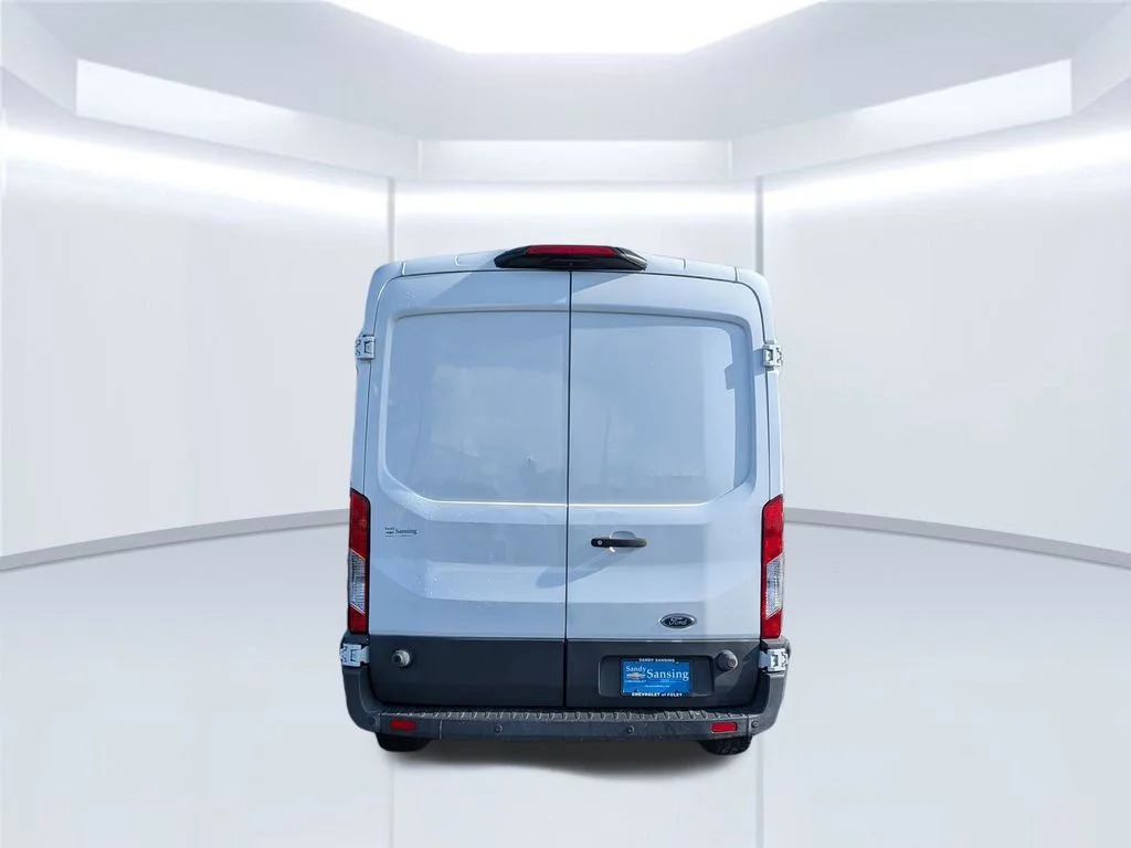 Used 2018  Ford Base image 3