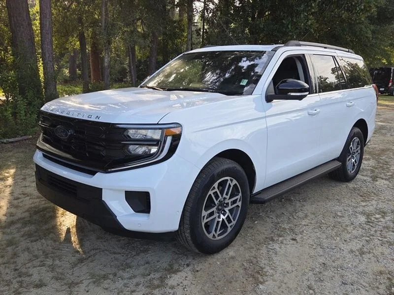 Certified Used 2025 Oxford White Ford Active image 4