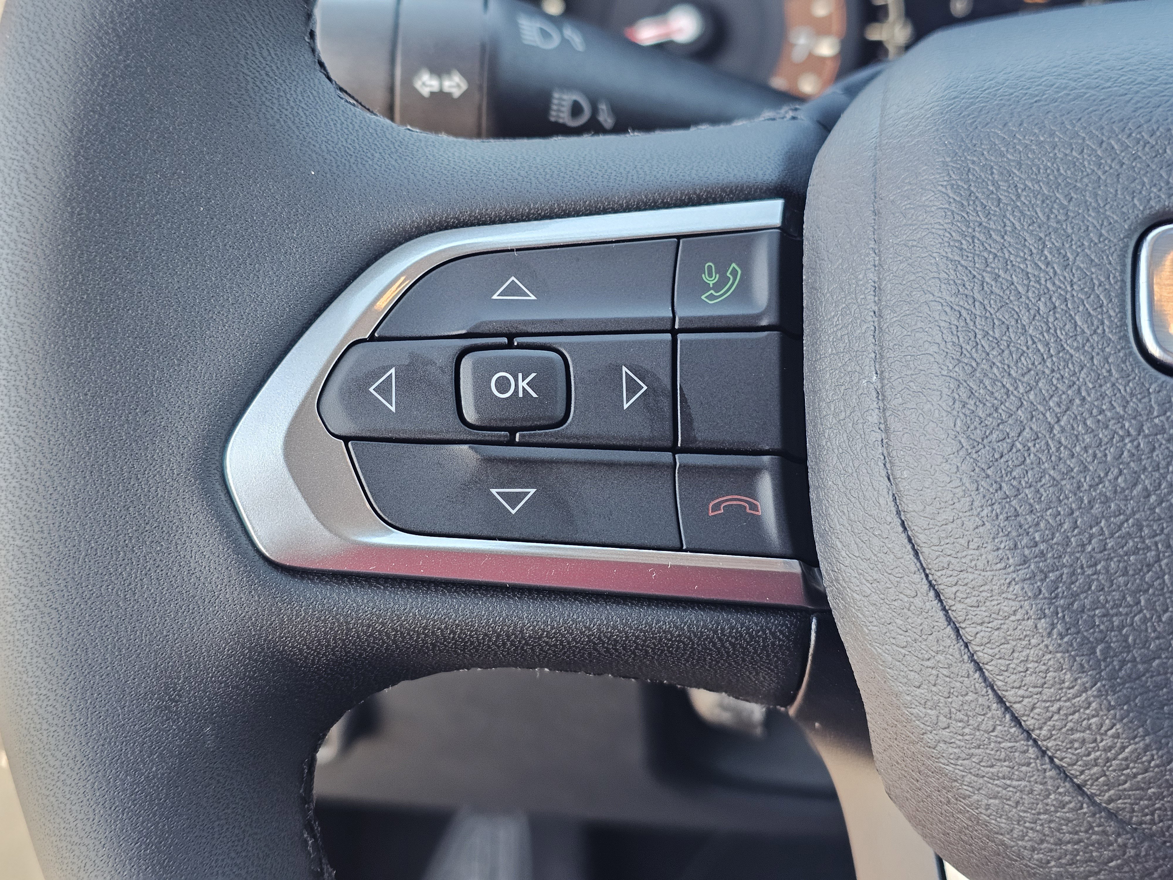 New 2026 Red Hot Pearlcoat Jeep Latitude Altitude image 20
