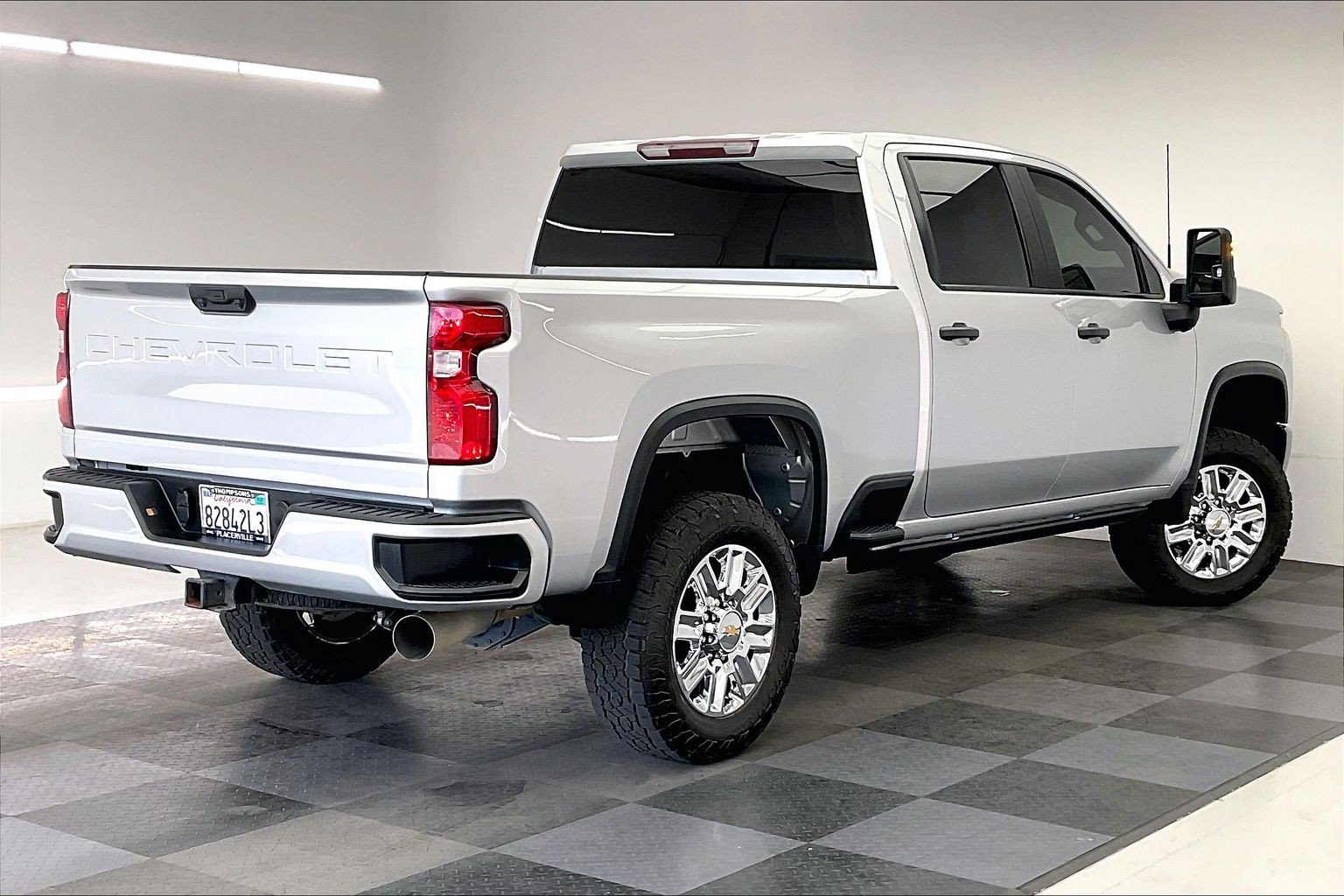 Used 2022 SILVER ICE METALLIC Chevrolet Custom image 13