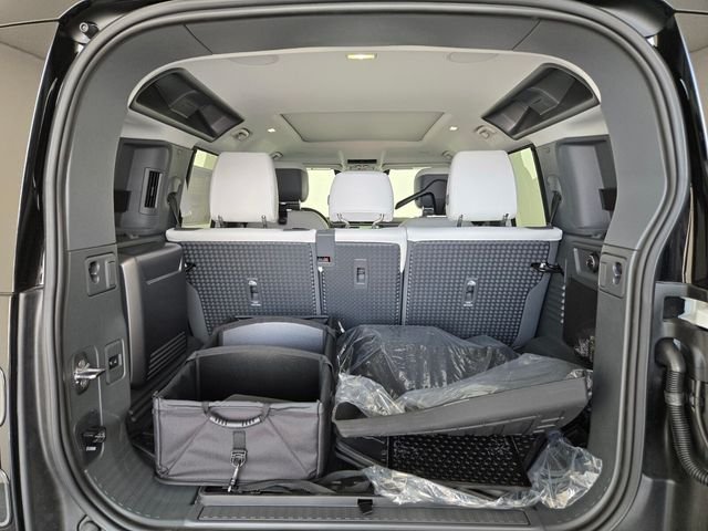 New 2026 Fuji White Land Rover X-Dynamic SE image 14