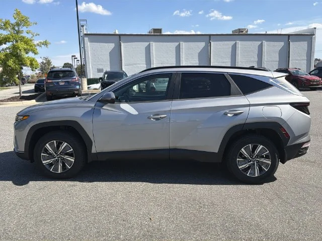 Used 2022 Silver Hyundai Blue image 10