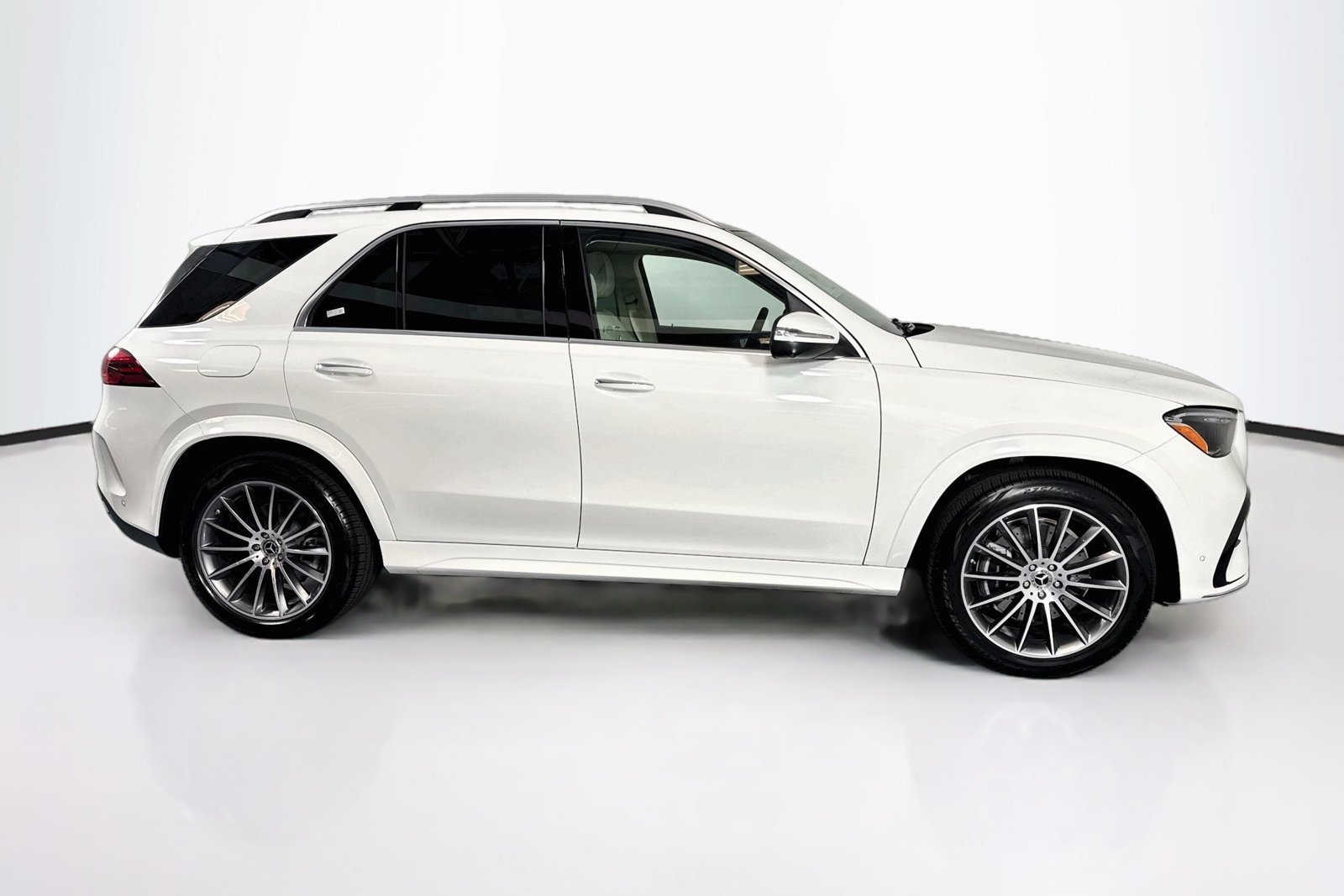 New 2026 Polar White Mercedes-Benz GLE 350 image 4