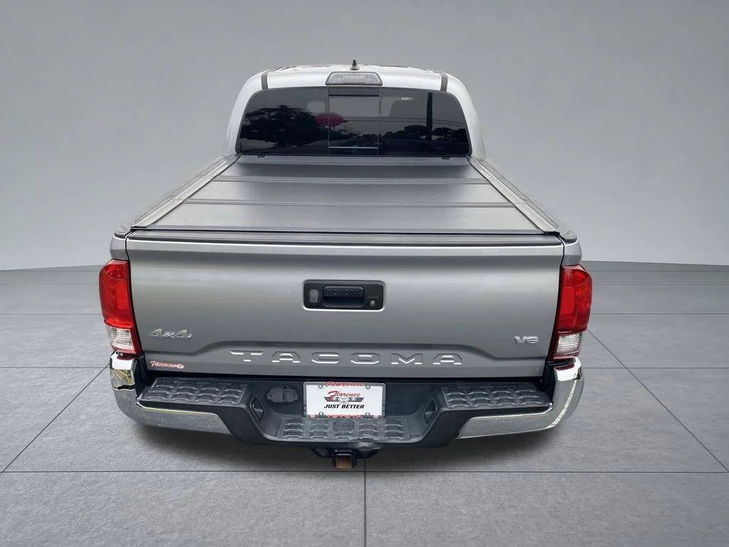 Used 2018 Silver Toyota SR5 image 11