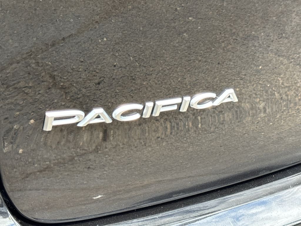 Certified Used 2022 Black Chrysler Pinnacle image 13