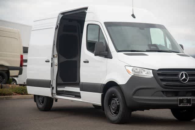 Used 2025 Arctic White Mercedes-Benz  image 8