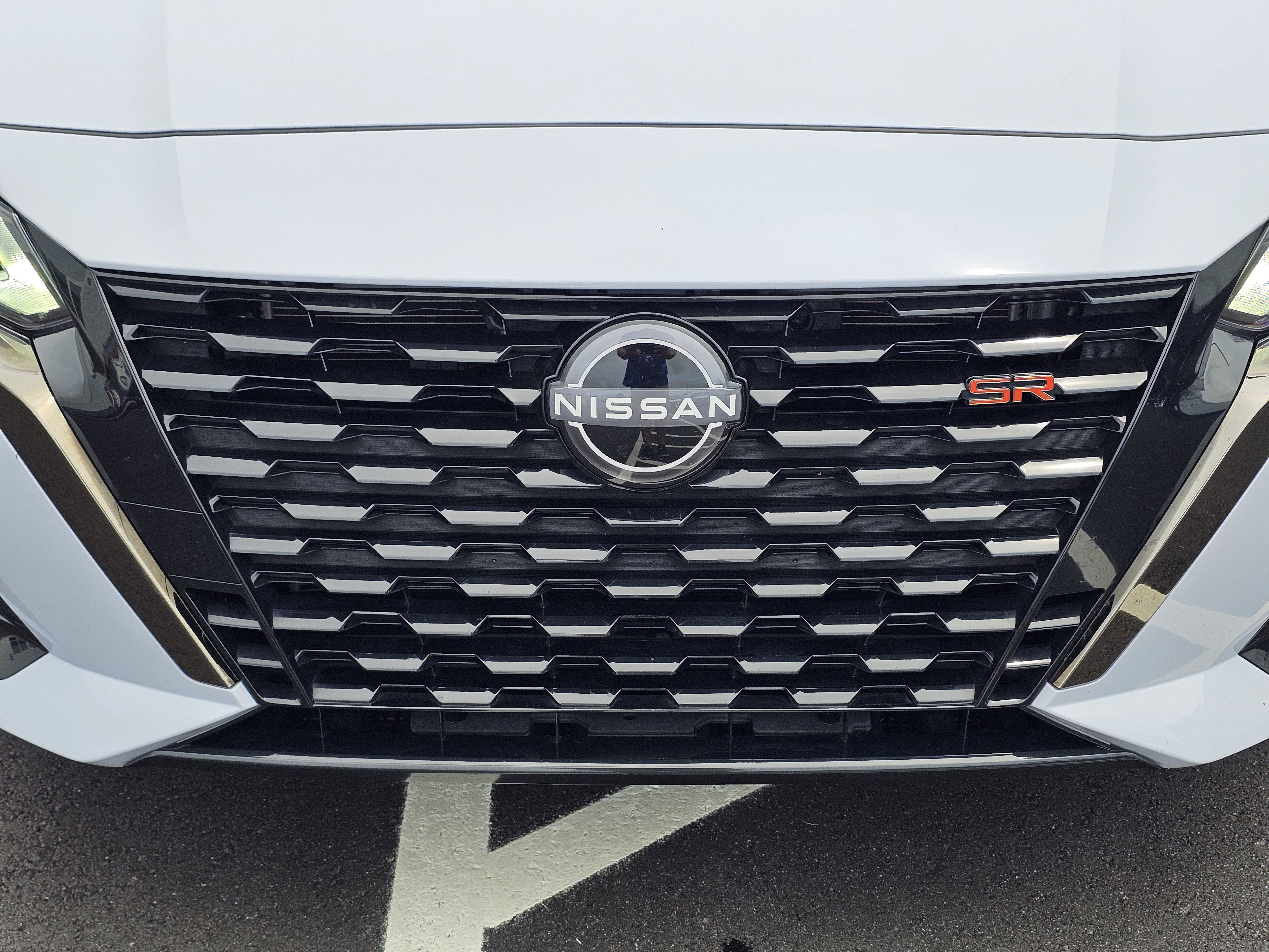 Used 2025 Gray Nissan SR FWD image 5
