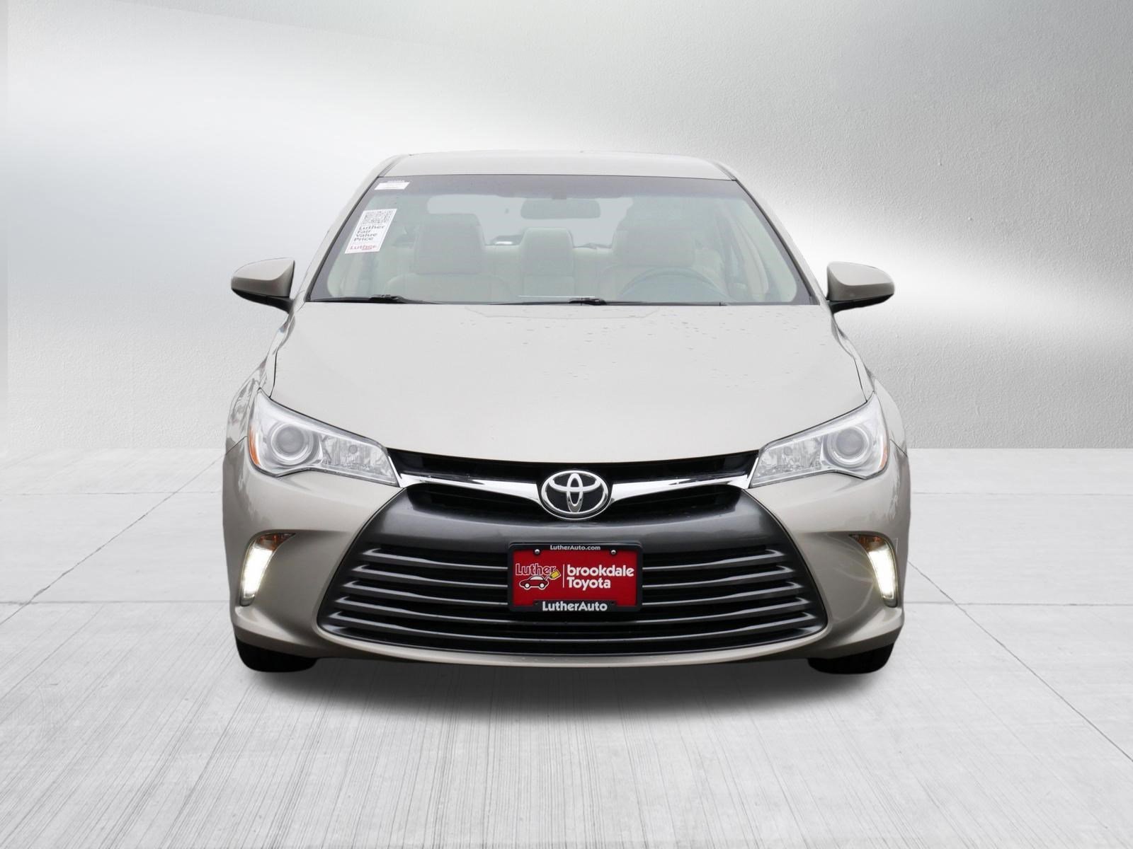 Used 2015 Toyota Camry XLE with VIN 4T1BF1FK2FU996114 for sale in Brooklyn Center, Minnesota