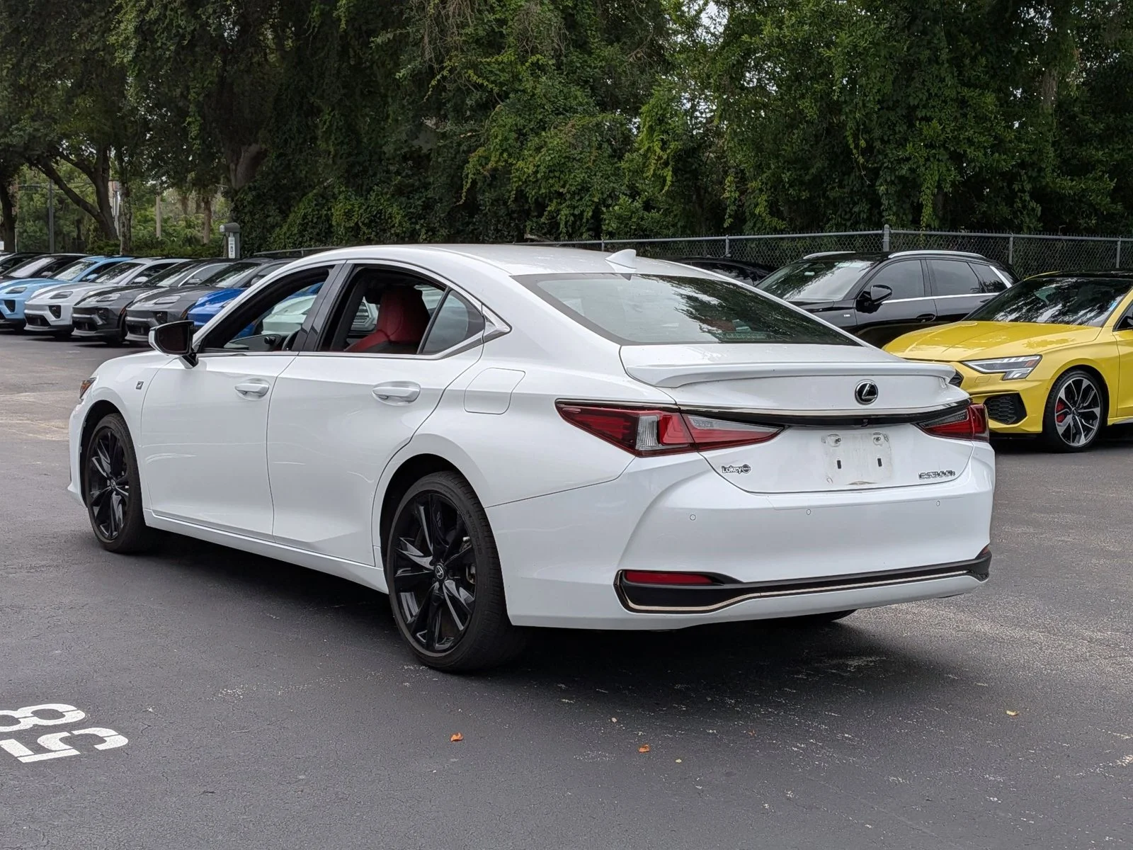 Used 2024 Ultra White Lexus ES 300h F SPORT Handling image 3