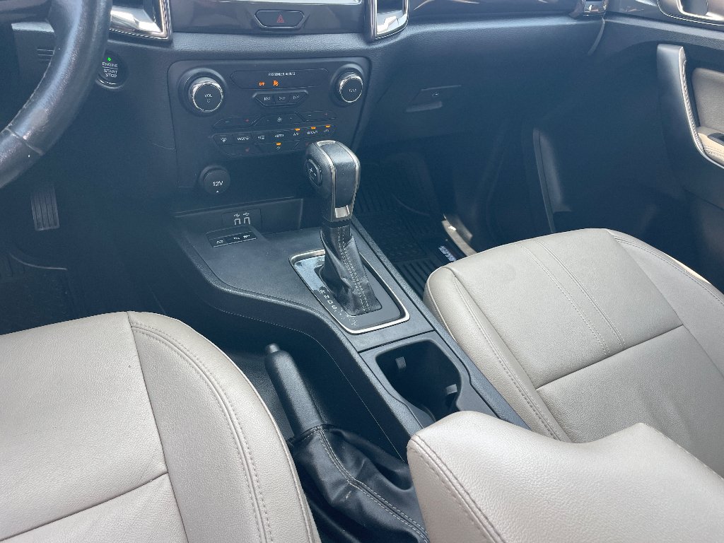 Used 2023 Cactus Gray Ford LARIAT image 10