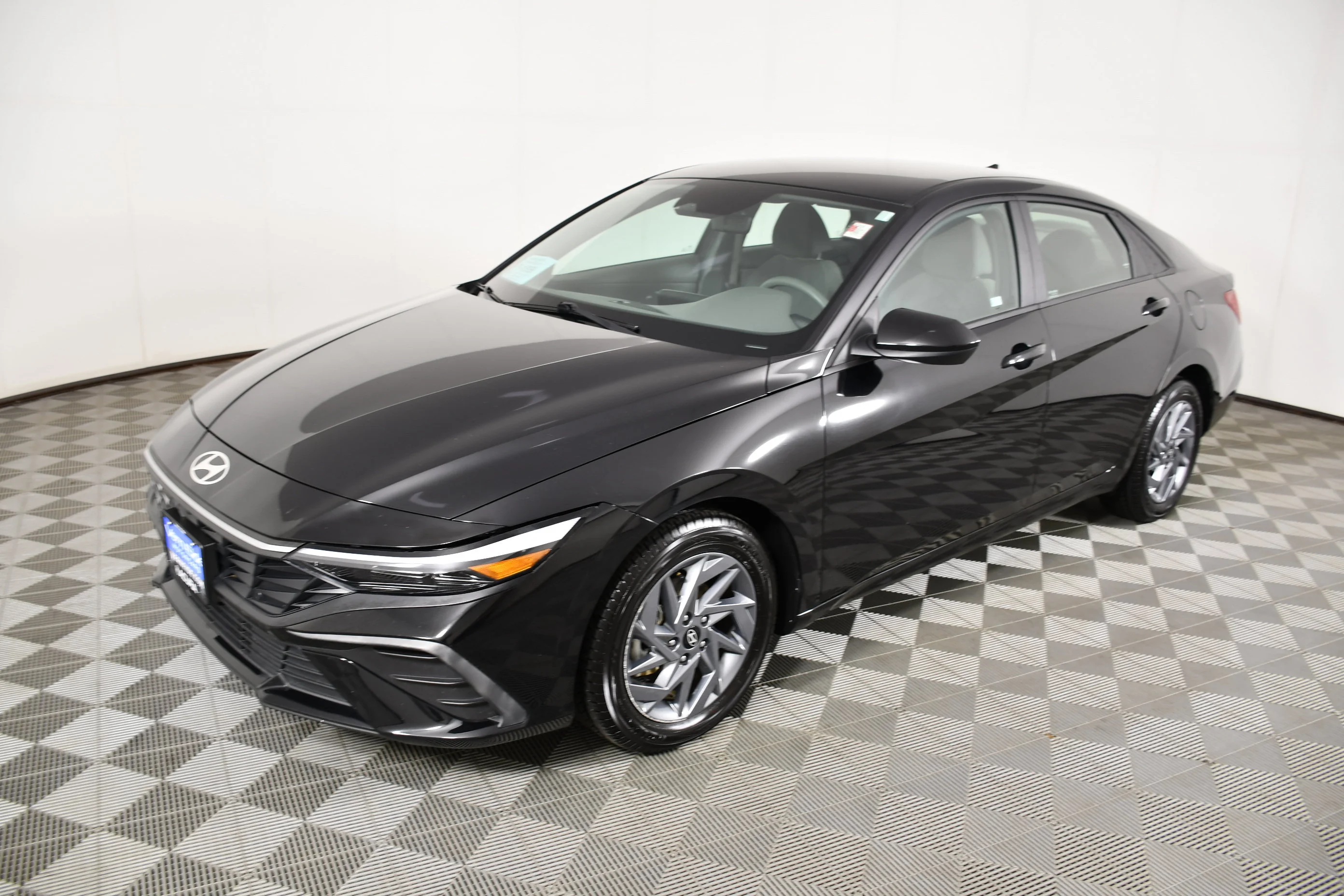 Used 2024 Abyss Black Hyundai SEL image 10