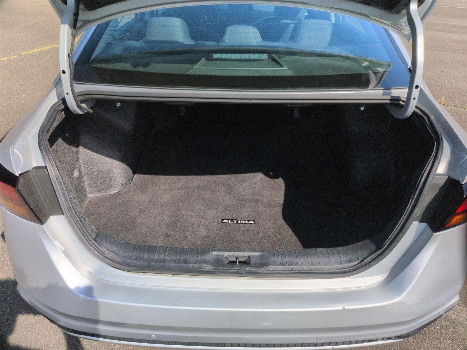 Used 2025  NISSAN SV image 33