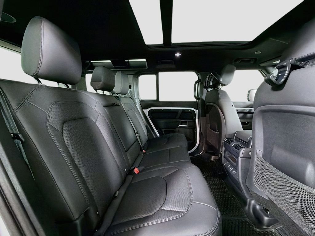 New 2026 Fuji White Land Rover X-Dynamic SE image 29