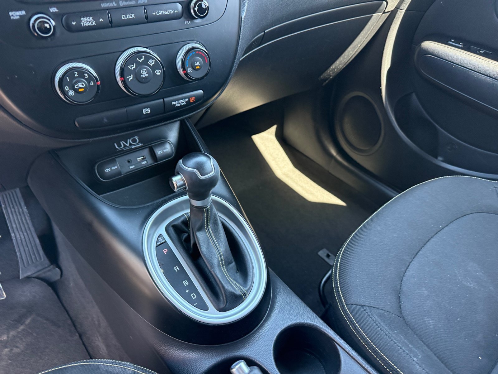 Used 2015 Inferno Red Kia Plus image 13