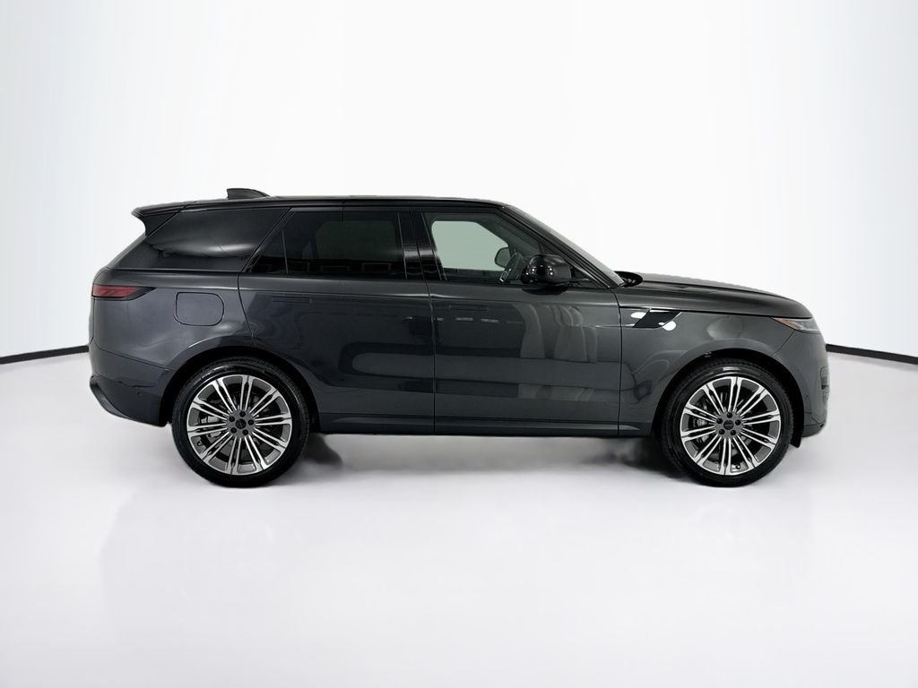 New 2026 Carpathian Grey Land Rover SE image 4