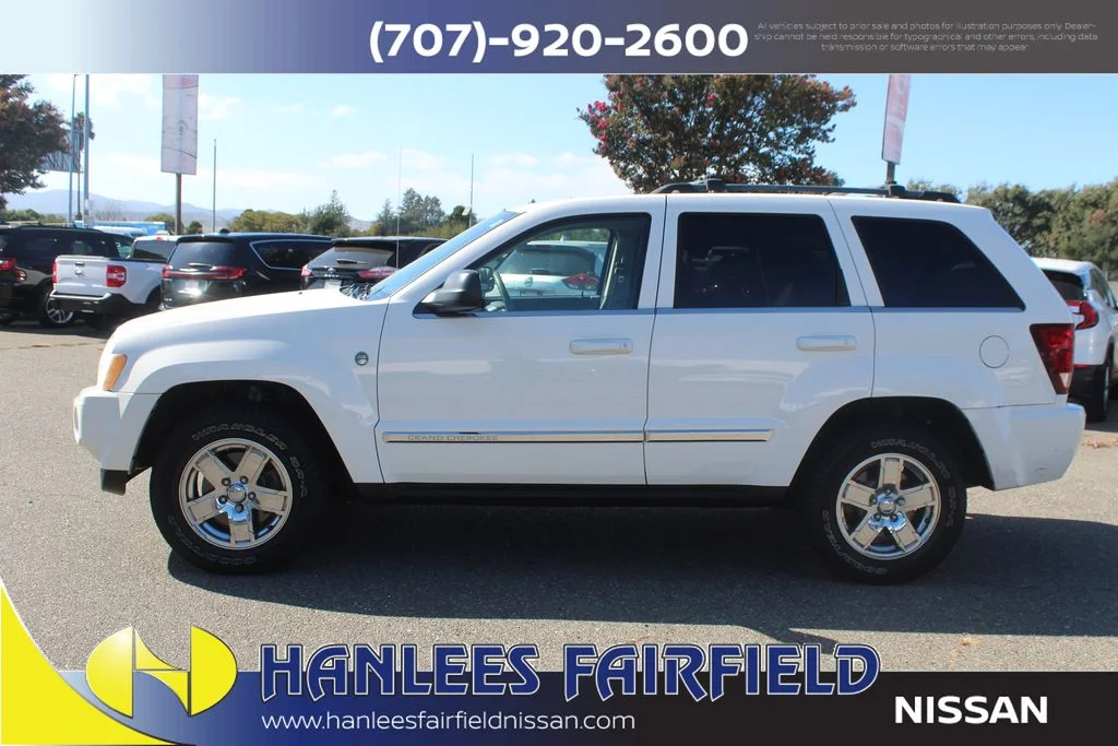 Used 2005 White Jeep Limited image 2