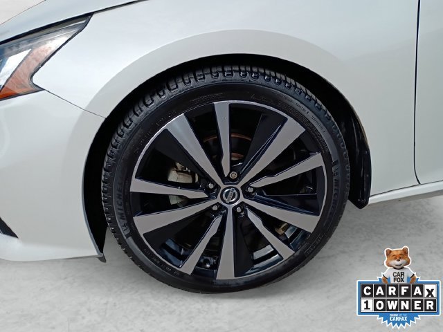 Used 2019 White Nissan 2.5 Platinum image 23