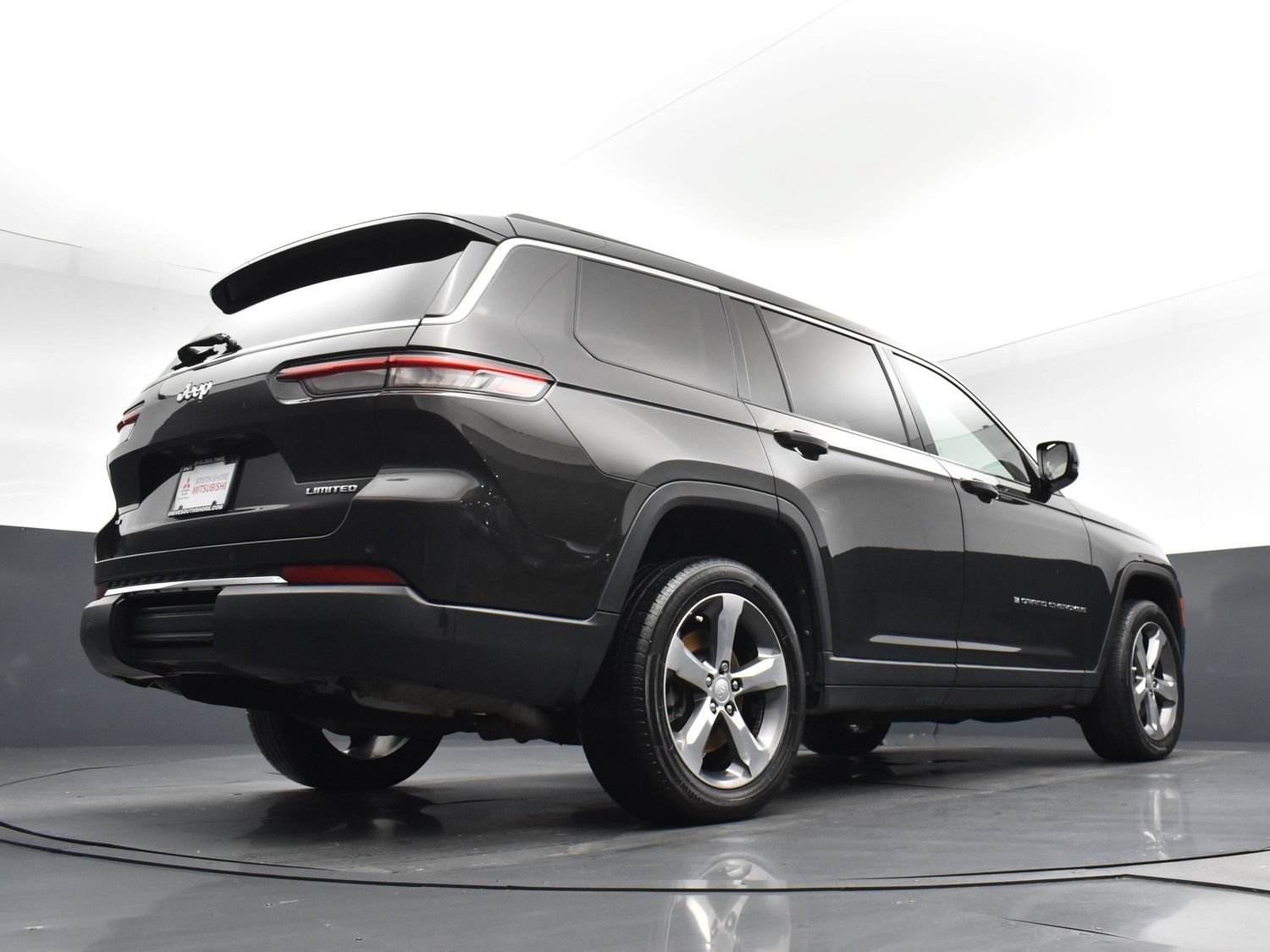 Used 2022 Rocky Mountain Pearlcoat Jeep Limited image 23