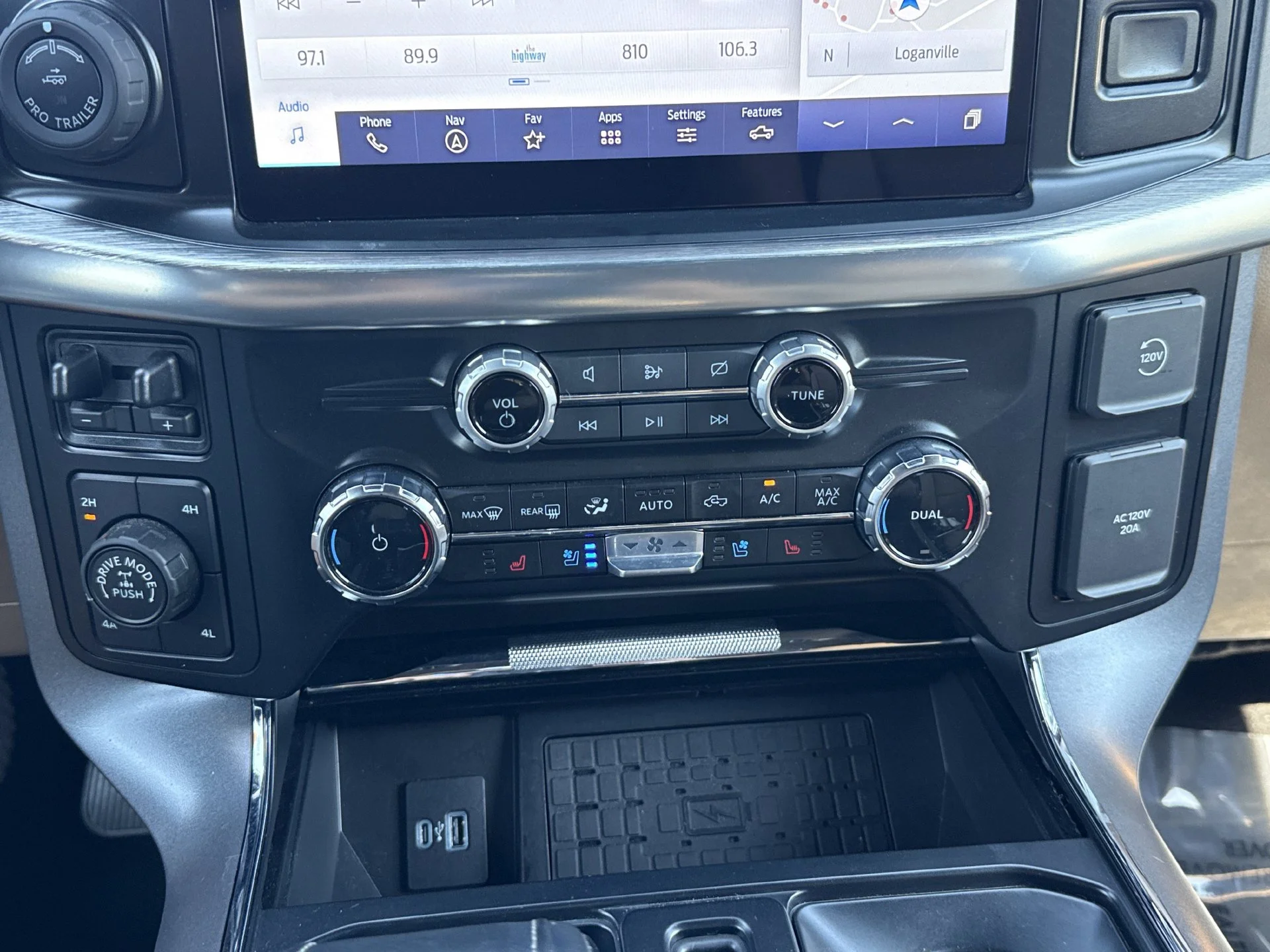 Used 2023 White Metallic Ford Lariat image 4