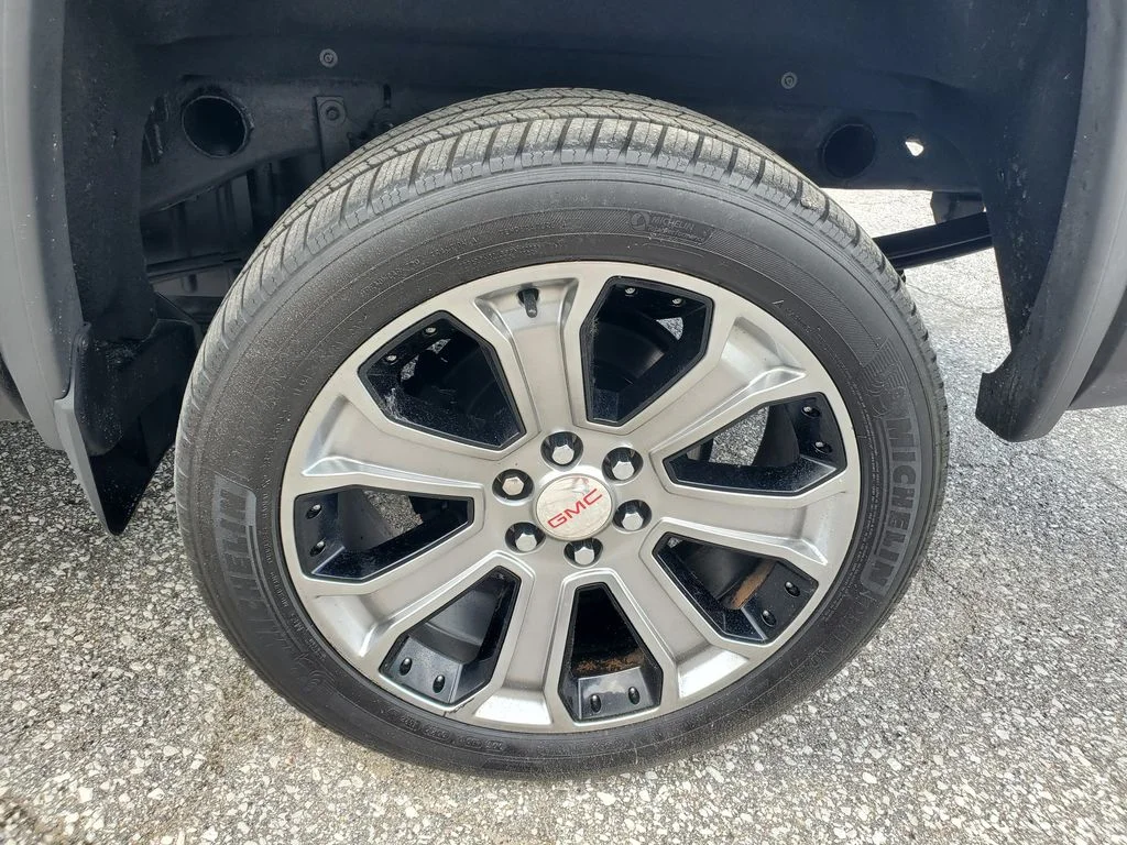 Used 2018 Black GMC Denali image 37