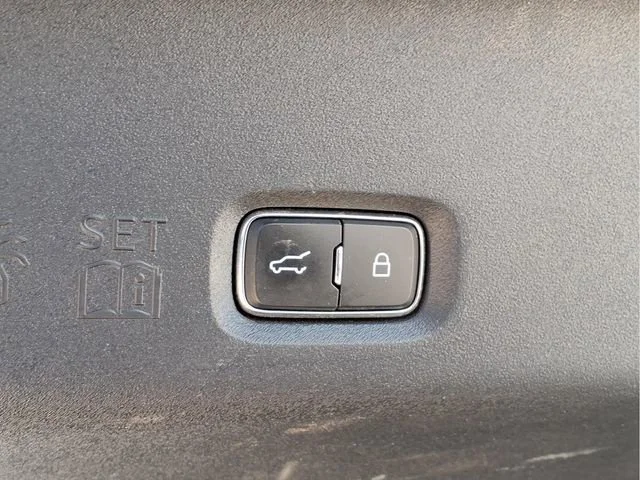 Used 2025  Ford Platinum image 30