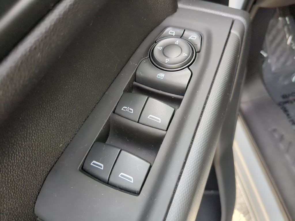 Used 2023 White Chevrolet Custom image 18