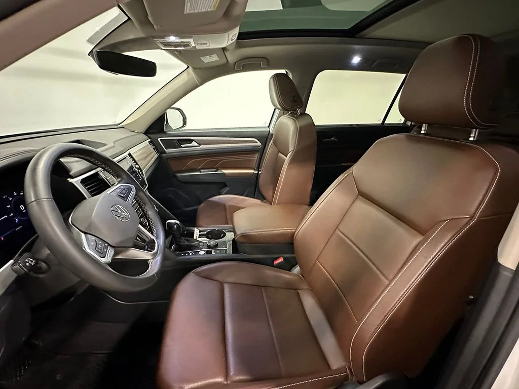 Used 2023  Volkswagen SEL image 3