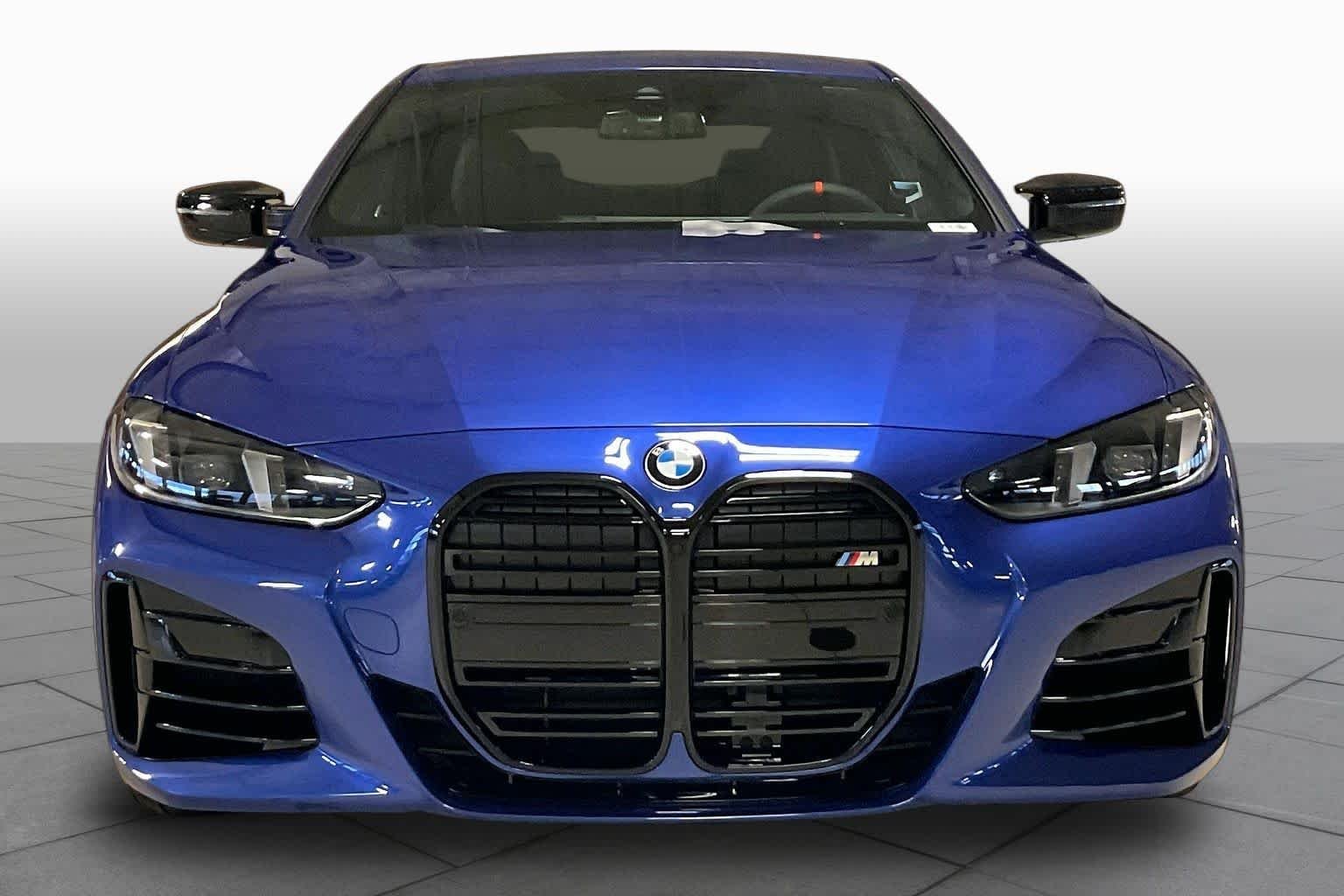 New 2027 Portimao Blue Metallic BMW M440i image 3