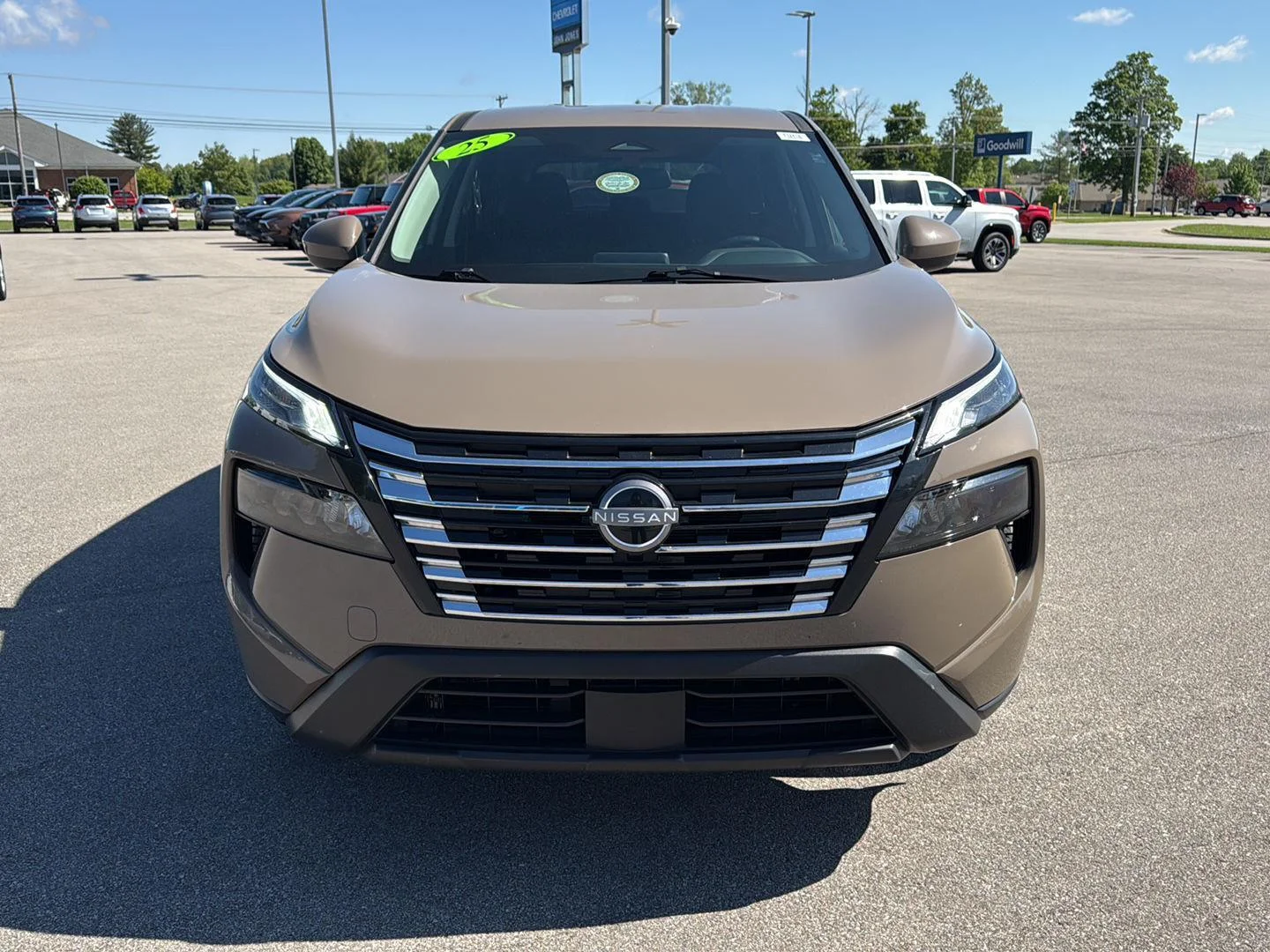 2025 Nissan Rogue SV - Photo 14