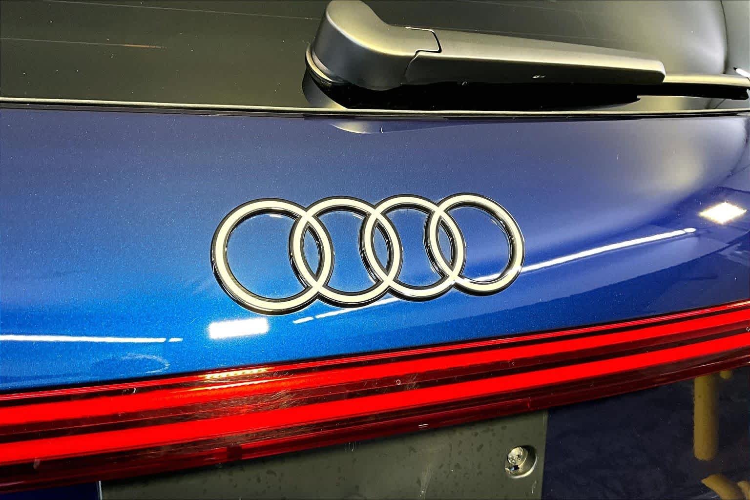 Used 2025 Navarra Blue Metallic Audi Premium Plus image 32