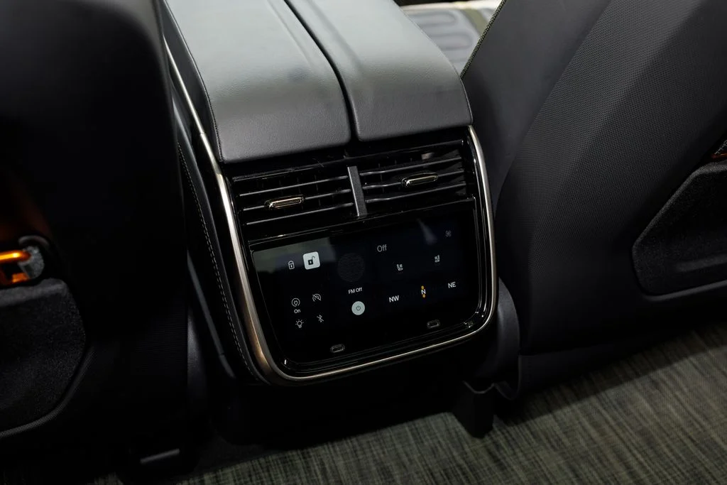 Used 2025  Rivian Adventure Dual Motor Large Pack image 19