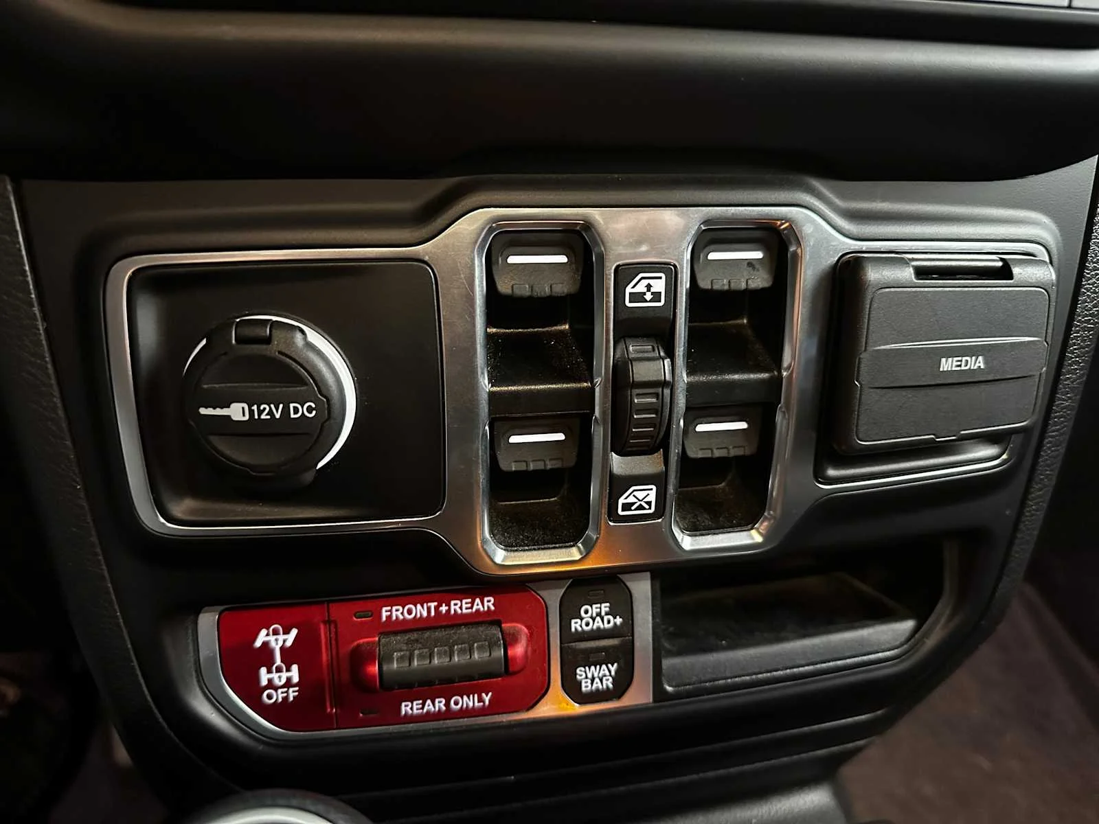 Used 2023  Jeep Rubicon image 14