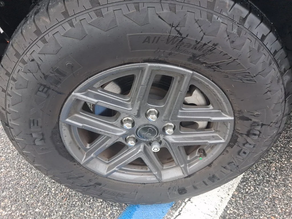 Used 2025 Blue Jeep Sport S image 18