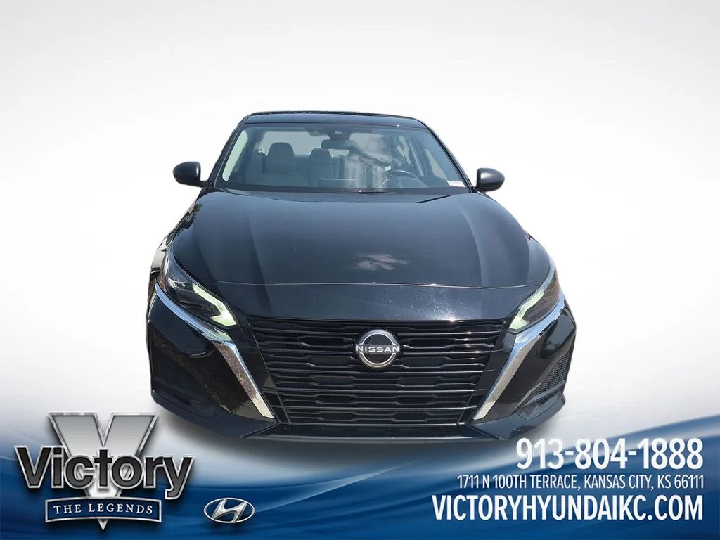 Used 2025 Black Nissan 2.5 SV image 8