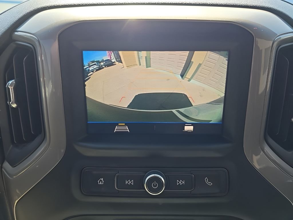 Used 2022 White Chevrolet Custom image 28