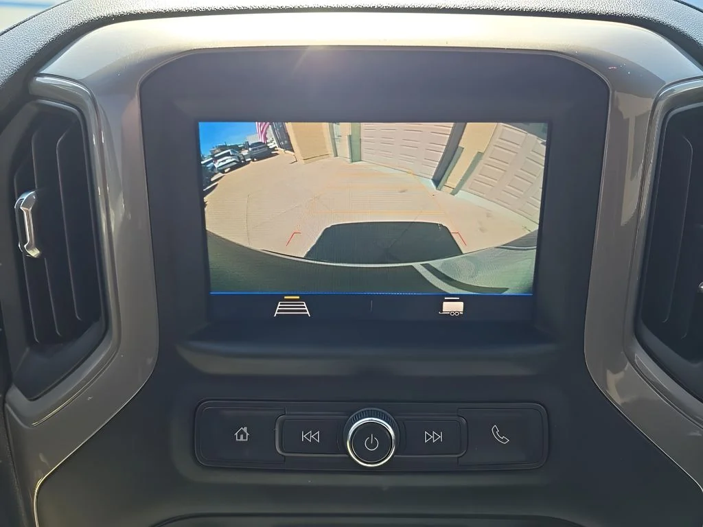 Used 2022 White Chevrolet Custom image 28