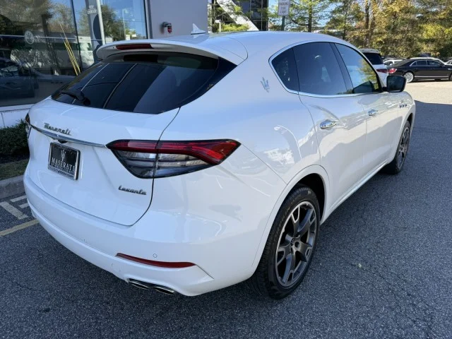 ZN661XUA8PX408037