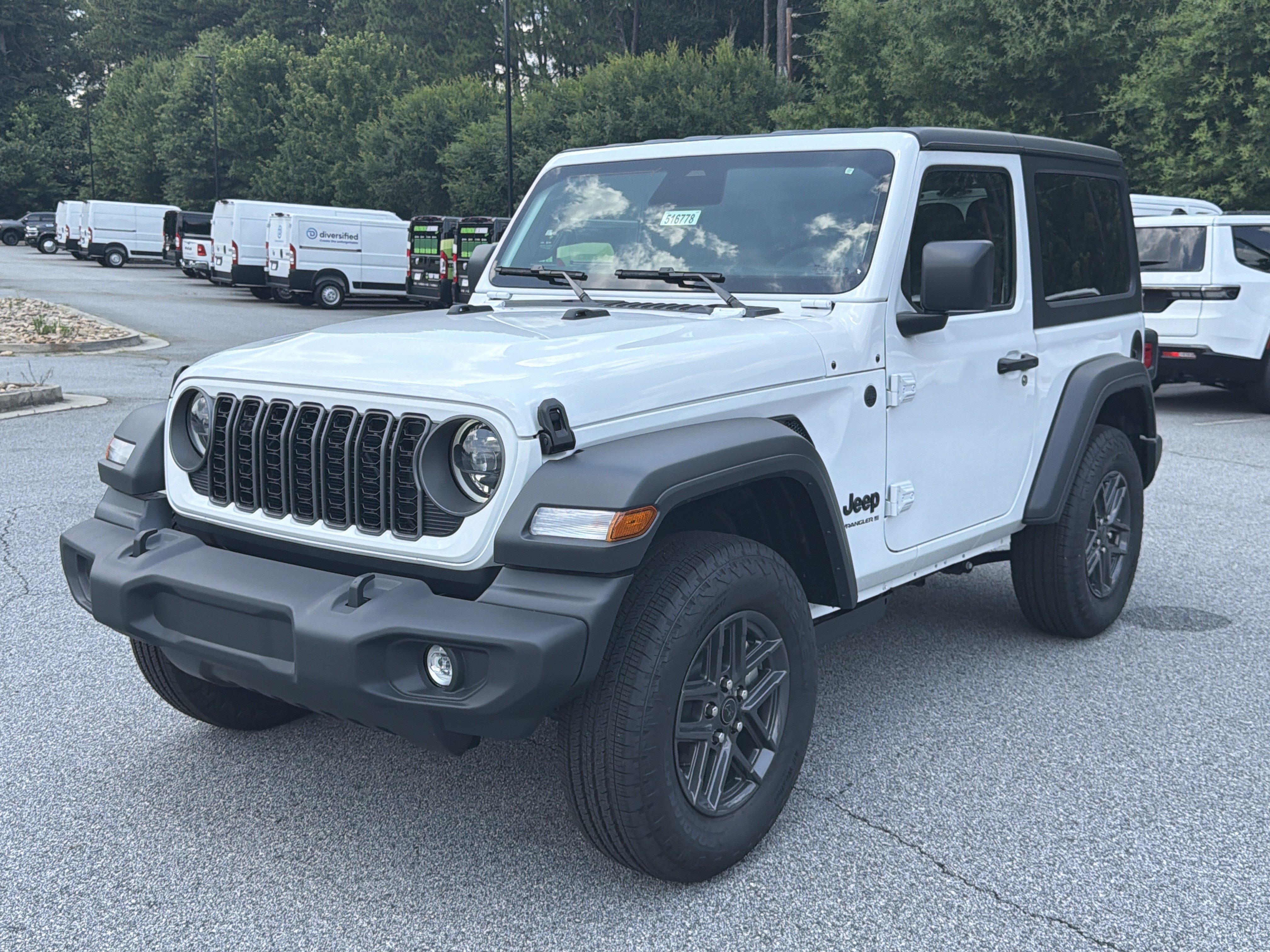 New 2026 Bright White Clear-Coat Exterior Paint Jeep Sport S image 3