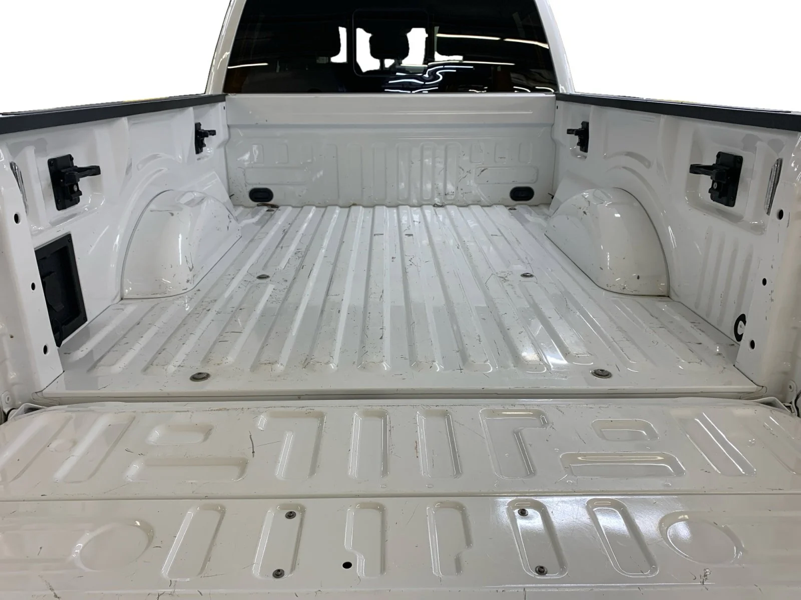 Used 2022 White Ford Lariat SuperCrew image 19