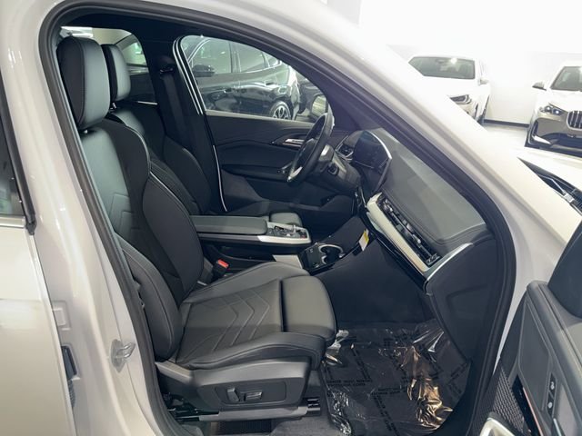 New 2026 Mineral White Metallic BMW xDrive28i image 9