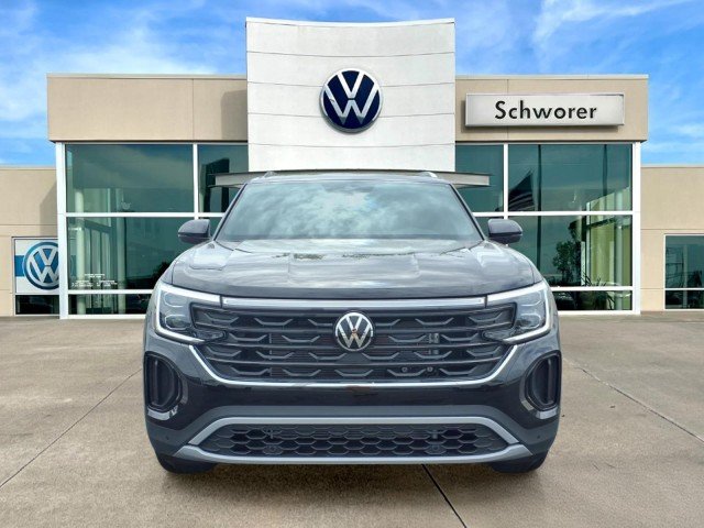 New 2026 Deep Black Pearl Volkswagen SE w/Technology 4M image 3