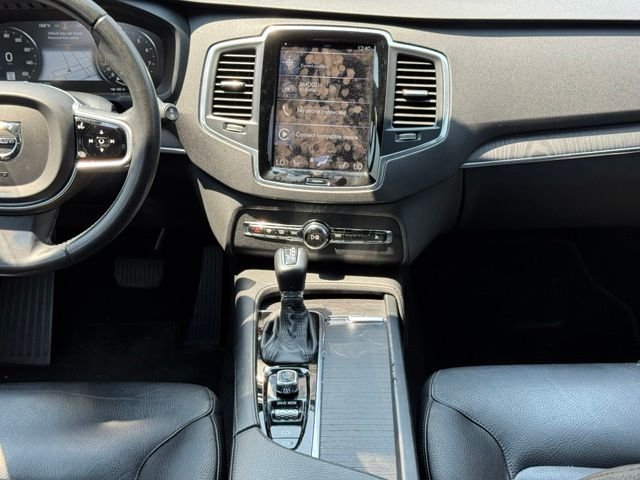 Used 2020 Black Volvo T6 Momentum image 31