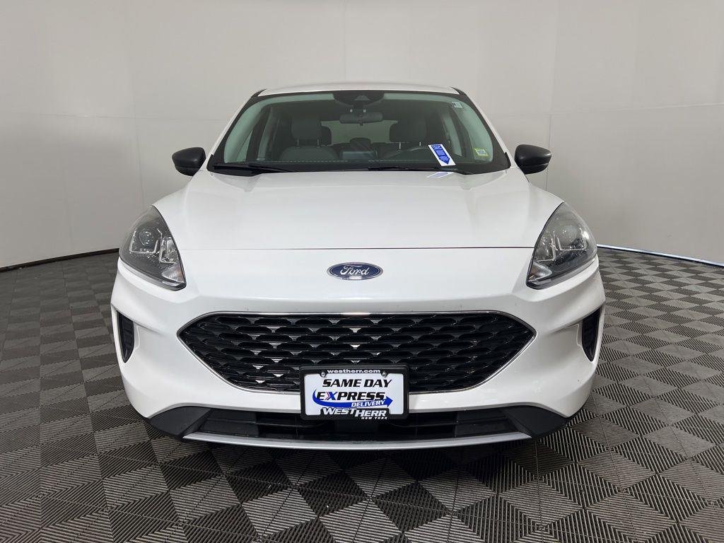 Used 2022 White Metallic Ford SE image 10