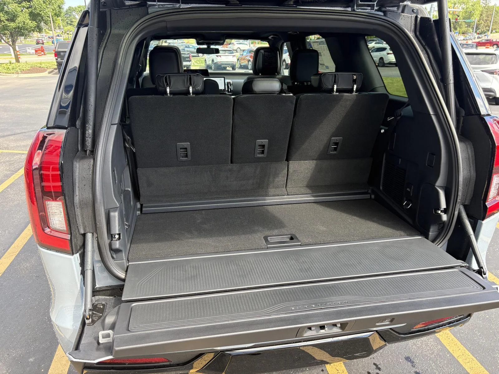 New 2026 Glacier Gray Metallic Tri-Coat Ford Platinum® image 21