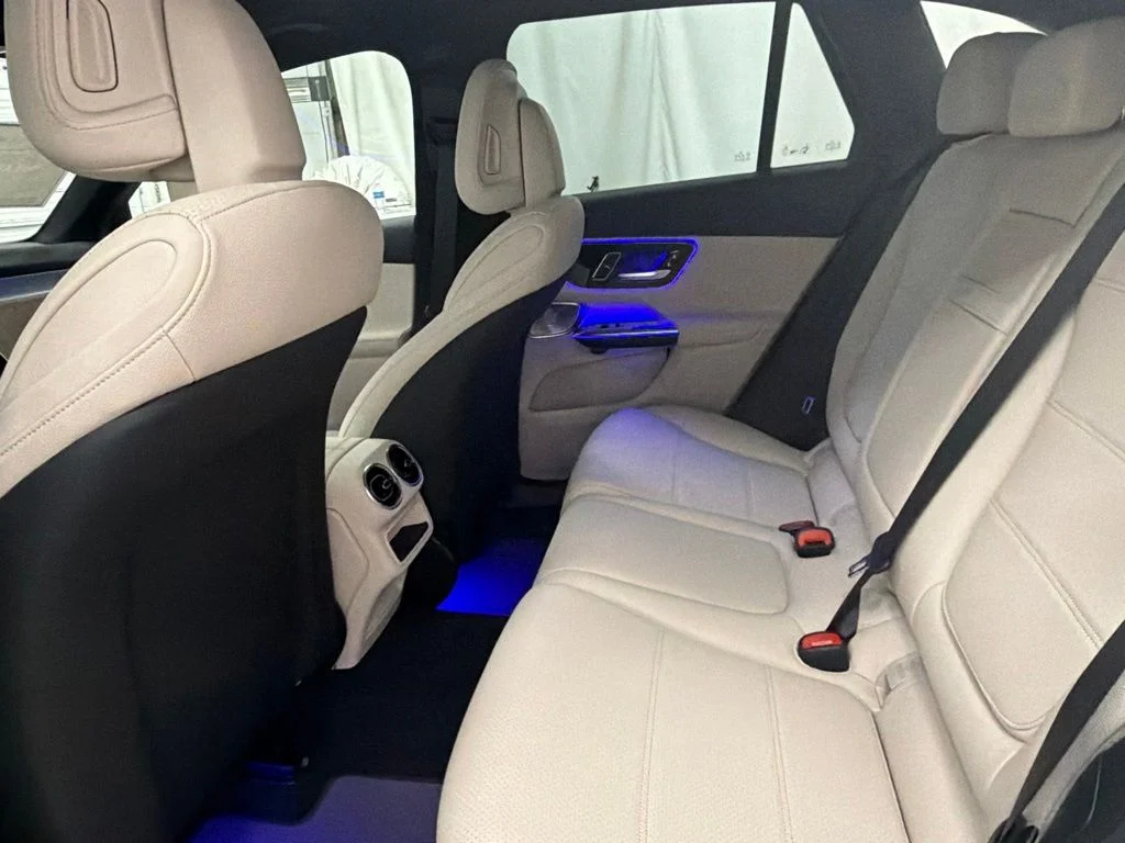 New 2027 White Mercedes-Benz GLC 300 image 19