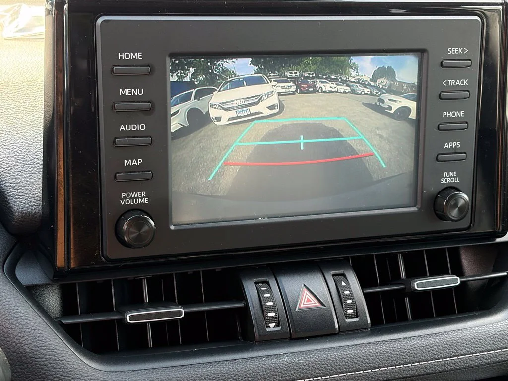 Used 2019 Lunar Toyota XLE Premium image 31